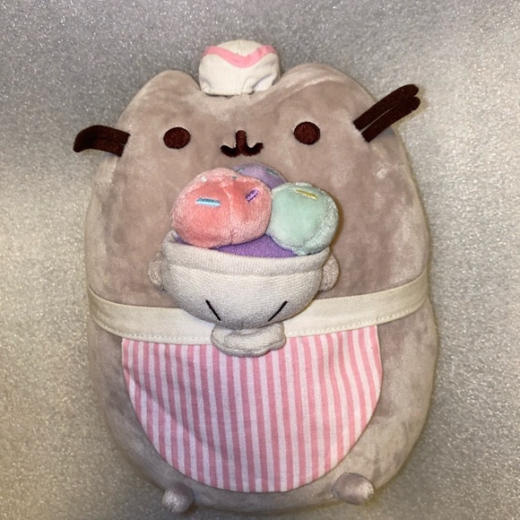 Pusheen ice cream sundae parlor vendor plush Claire’s exclusive - Picture 4 of 9